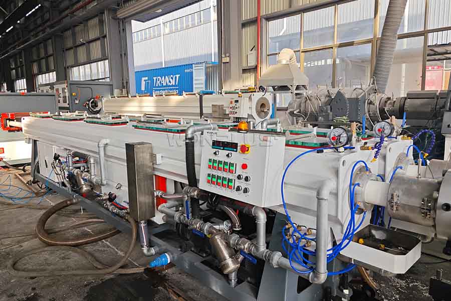 Aumente a eficiência com a linha de extrusão de tubos de PVC de saída dupla WONPLUS.